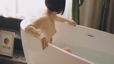 엄마를 떠보는 새 남친은 너무 착실해 단순한 딸이 떠보는
