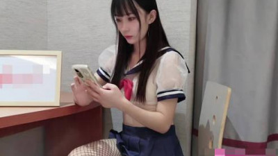 Strawberry video. The senior failed to pursue the junior and ejaculated without a condom - Tangtang