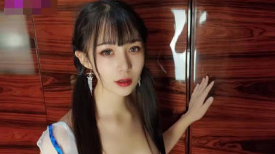 91 Eggplant. Female tour guide sells souvenirs to seduce wealthy tourists - Tangtang