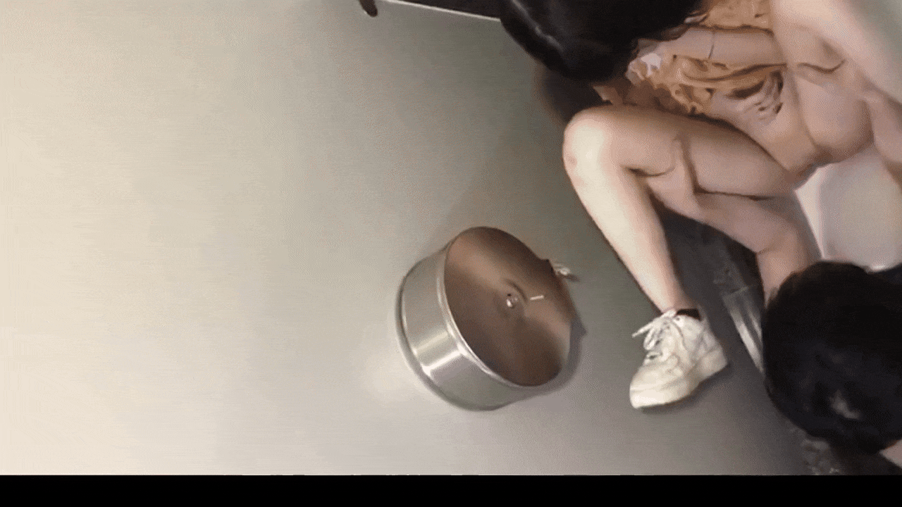 공공장소 화장실에서 뭐하십니까